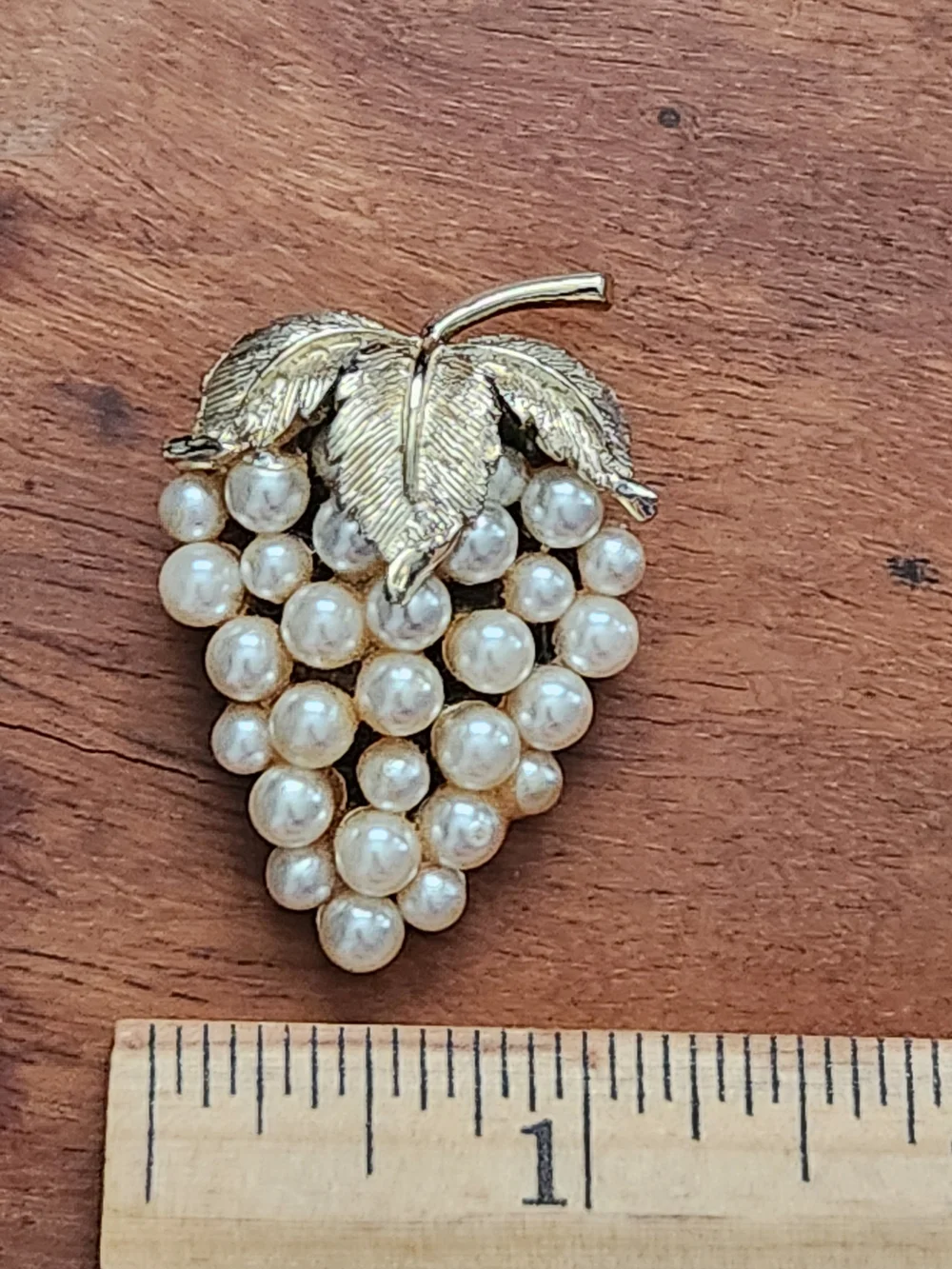 VTG Grape Cluster Faux Pearl Pin Brooch MCM Goldtone Fruit Strawberry